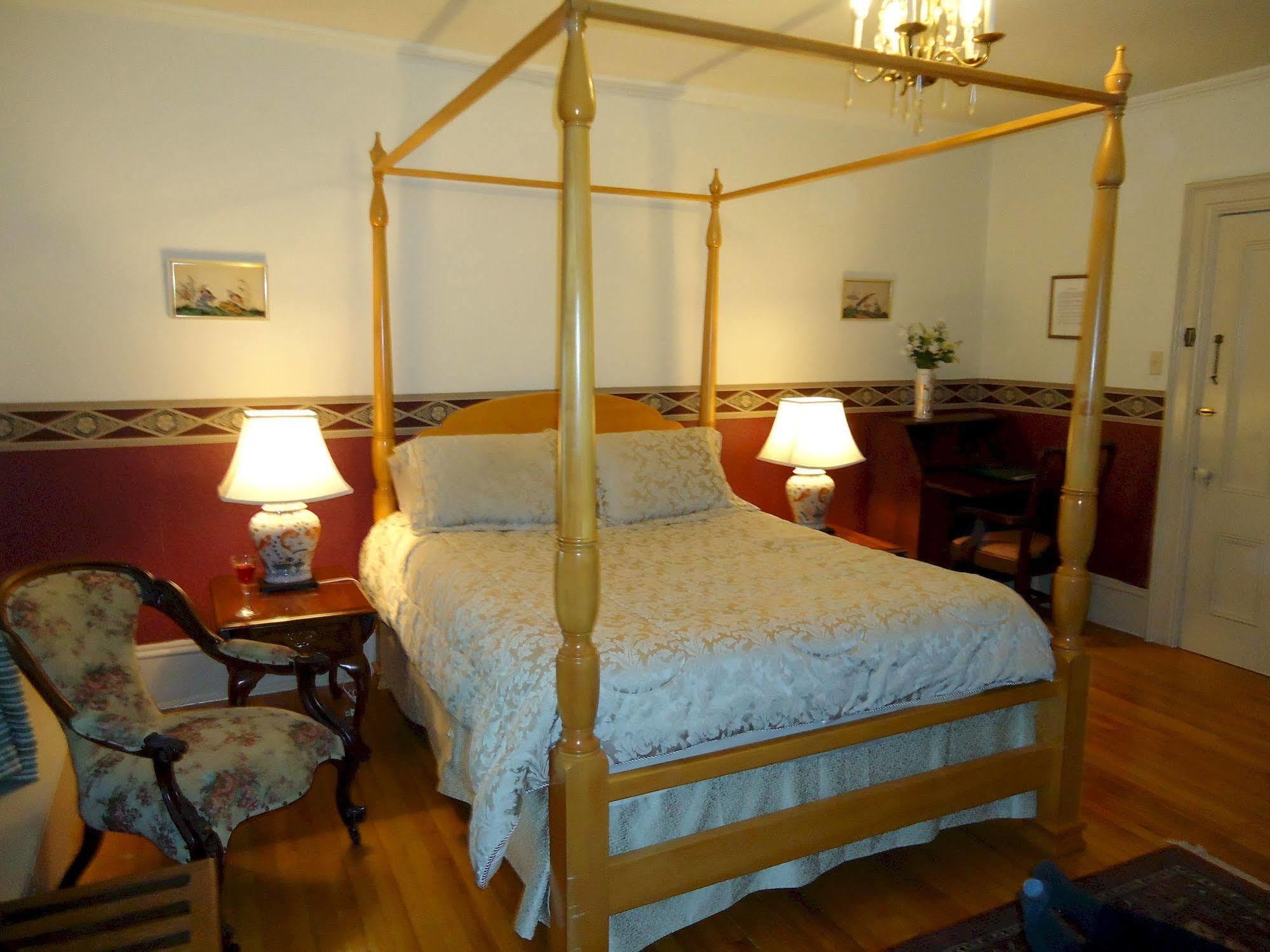 Governor'S Mansion Inn มิรามิชี ภายนอก รูปภาพ